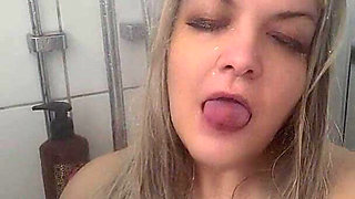Titty Play in the Shower