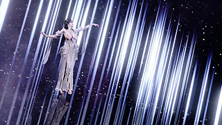 Ancient Style Hanfu Erotic Appeal Jiggling Breasts Bare Feet