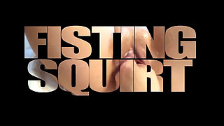 Risky Squirt on Street