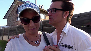 Sexy blonde pierced MILF likes pussy & ass fuck in the car