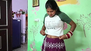 💦Desi Indian girl calls me in her kitchen, she gets very hot then audio sex