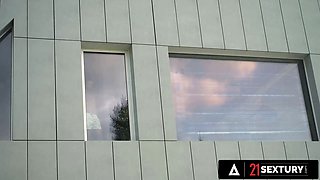 Twenty-one sextury - uber-sexy Alexis Crystal luvs a thick rod deep in her warm ass