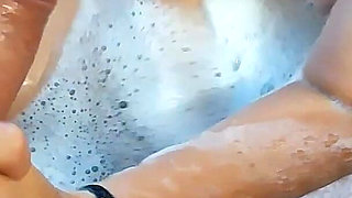 Innocent Bath with My Stepsis Ended with Me Filling Her Mouth
