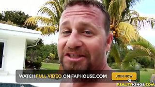 MILF Hunter - Hotel Beach Snack Stop Juliie Lets Taste Flavor Then Hunter Takes Her Home to Fuck