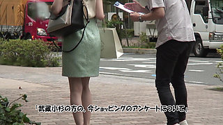 A041b05 Swaying E-cups! the Wife Who Can't Stand It Anymore Gets Erotic and Disturbed